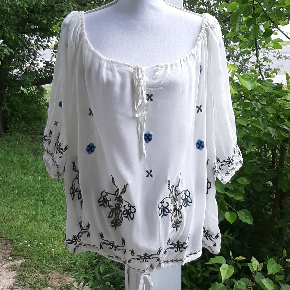 🆕️ Boho Embroidery Blouse - Picture 6 of 11